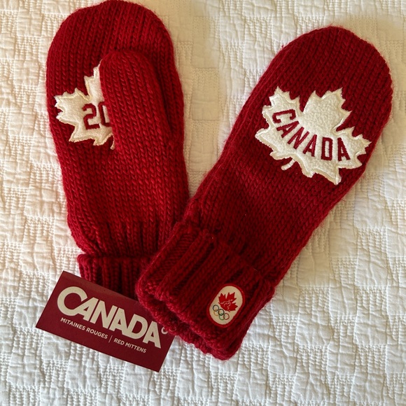 NWT Team Canada 2012 mittens - Hudson Bay - Picture 3 of 6